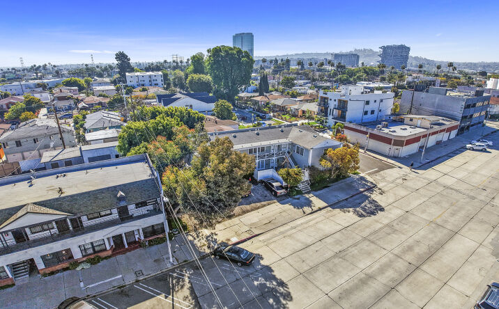 Pictures of Multifamily property located at 2656 La Cienega Ave, Los Angeles, CA 90034 for sales - image #1