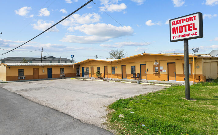 Pictures of Hospitality property located at 800 W Main, La Porte, TX 77571 for sales - image #1