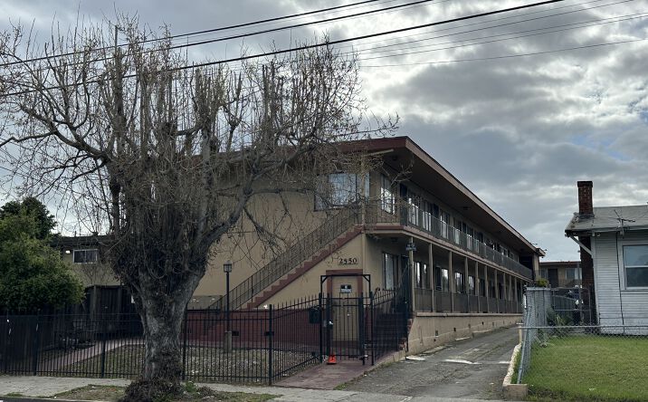 Pictures of Multifamily property located at 2550 35th Ave, Oakland, CA 94601 for sales - image #1
