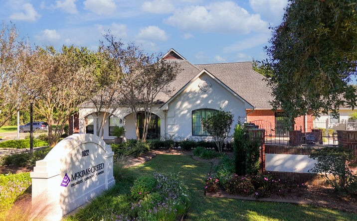 Pictures of Office property located at 1102 S Purpera Ave, Gonzales, LA 70737 for sales - image #1