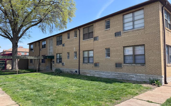 Pictures of Multifamily property located at 3508 Watson Rd, St Louis, MO 63139 for sales - image #1