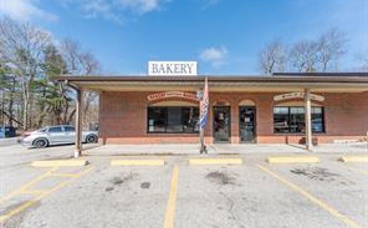 Pictures of Retail property located at 53 Route 171 Route, Woodstock, CT 06281 for sales - image #1
