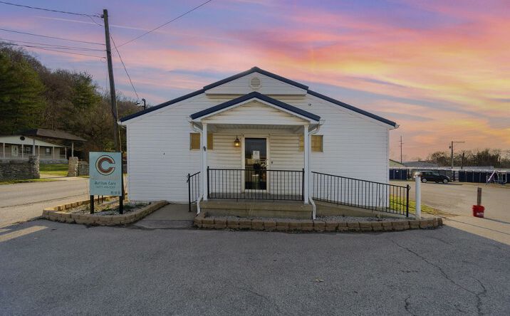 Pictures of Office, Retail property located at 1405 Gillock Ave, Carrollton, KY 41008 for sales - image #1