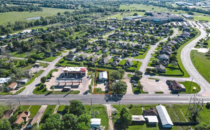 Pictures of Mixed Use, Office property located at 1610 N Park St, Brenham, TX 77833 for sales - image #1