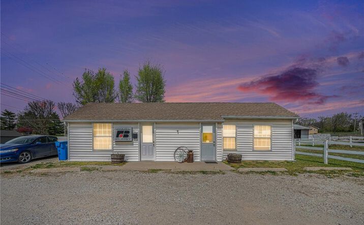 Pictures of Office property located at 1102 W Clay/Broadway Street, Plattsburg, MO 64477 for sales - image #1