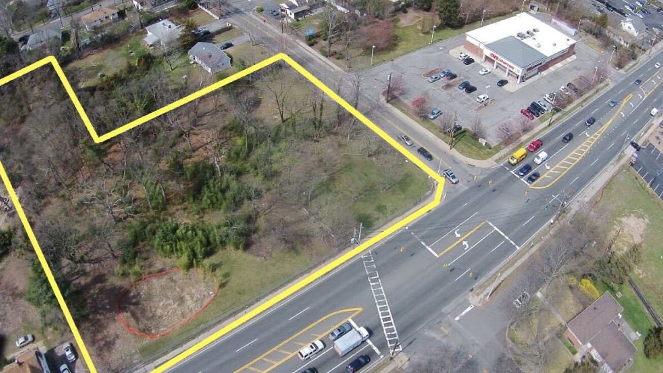 172 Wicks Rd, Commack, NY 11725