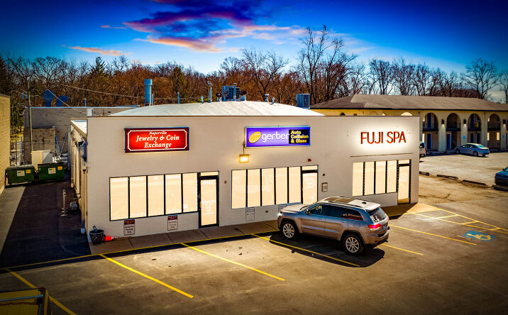 Pictures of Retail property located at 900-914 Ogden Avenue, Naperville, IL 60563 for sales - image #1
