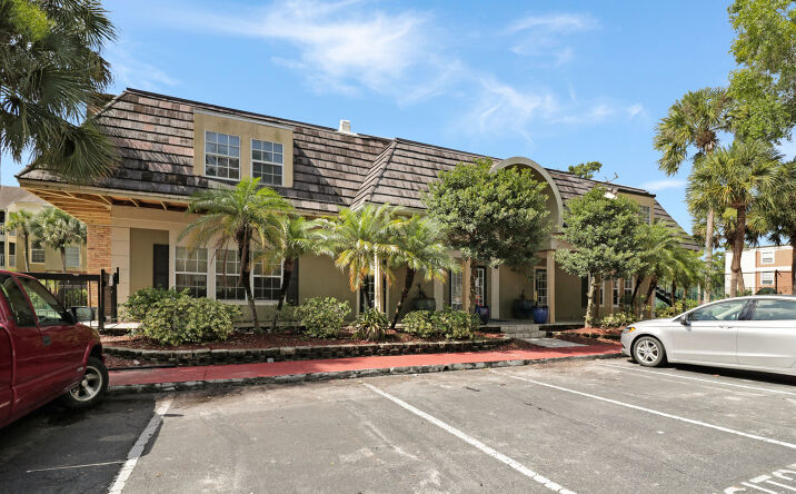 Pictures of Multifamily property located at 4132 Versailles Dr, Orlando, FL 32808 for sales - image #1