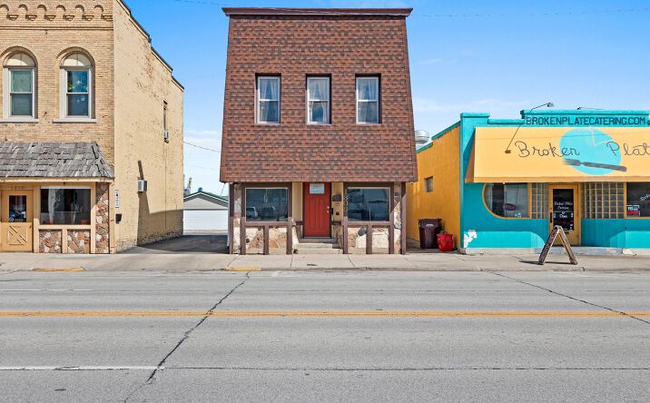 Pictures of Office, Retail, Special Purpose property located at 1308 Washington St, Manitowoc, WI 54220 for sales - image #1