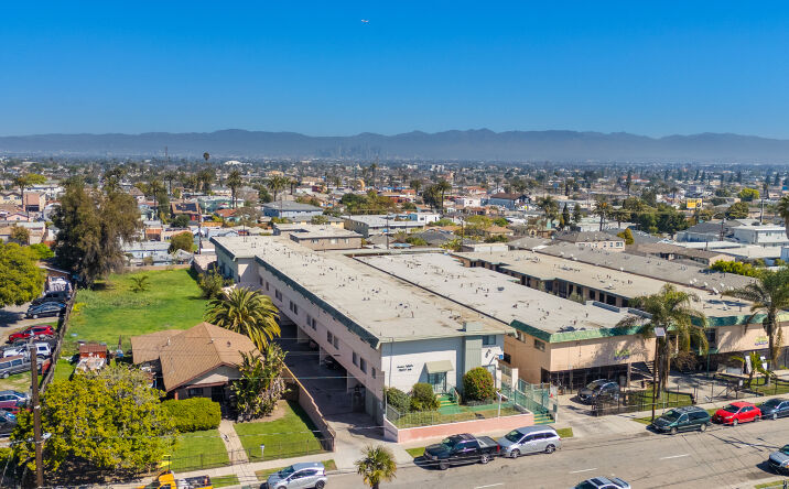 Pictures of Multifamily property located at 1451 W 105th St, Los Angeles, CA 90047 for sales - image #1