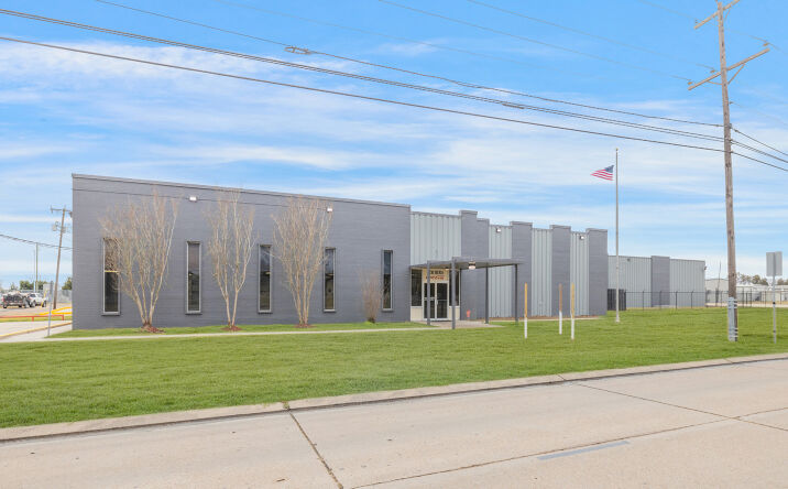 Pictures of Industrial property located at 403 W Admiral Doyle Dr, New Iberia, LA 70560 for sales - image #1