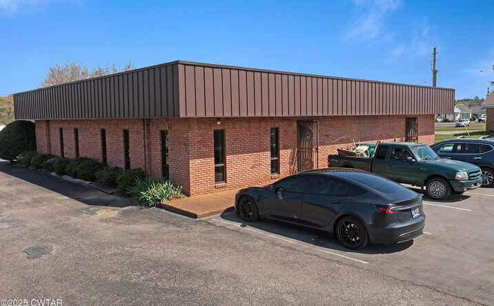 Pictures of Office property located at 240 Carriage House Drive, Jackson, TN 38305 for sales - image #1