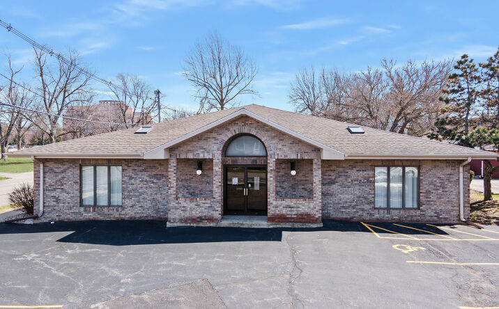 Pictures of Office property located at 915 N Main St, Bloomington, IL 61701 for sales - image #1