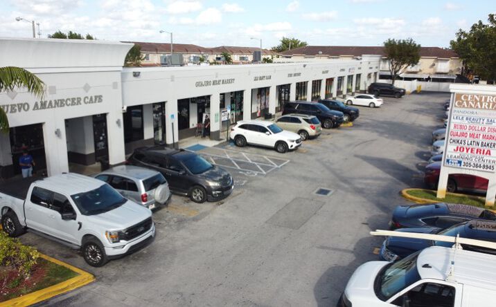 Pictures of Retail property located at 3553 W 76th Street, Hialeah, FL 33018 for sales - image #1