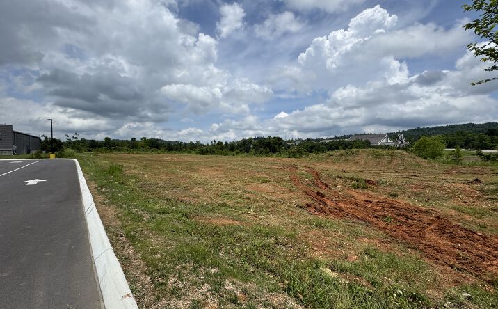 Pictures of Land property located at 7915 Shallowford Road, Chattanooga, TN 37421 for sales - image #1