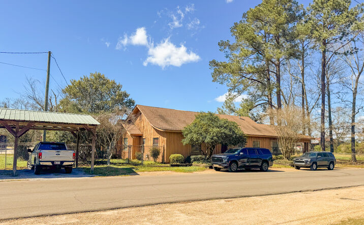 Pictures of Office property located at 212 McInnis St, Petal, MS 39465 for sales - image #1