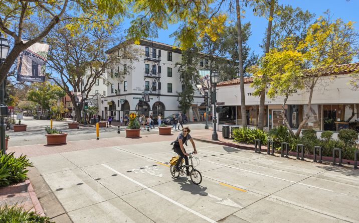 Pictures of Retail property located at 601 State St, Santa Barbara, CA 93101 for sales - image #1