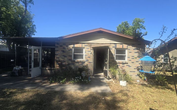 Pictures of Mixed Use, Office, Retail property located at 5835 8th Street, Zephyrhills, FL 33542 for sales - image #1