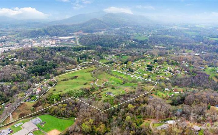 Pictures of Land property located at 618 Beaverdam St, Canton, NC 28716 for sales - image #1