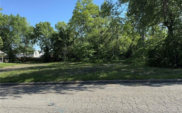Pictures of Land property located at 301 W 18th Street, Higginsville, MO 64037 for sales - image #1