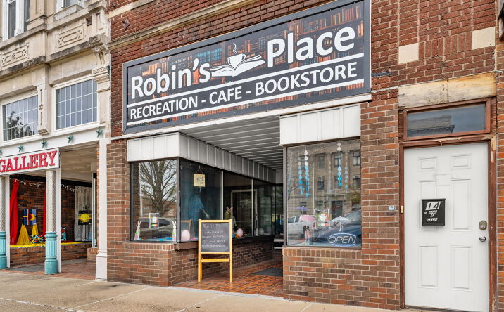 Pictures of Retail, Land property located at 14 S Court St, Sullivan, IN 47882 for sales - image #1