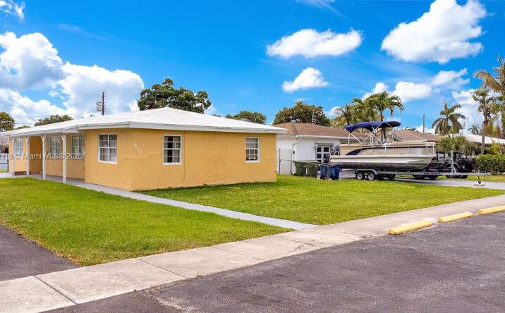 Pictures of Multifamily property located at 417 SW 3rd St, Hallandale Beach, FL 33009 for sales - image #1