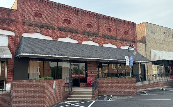 Pictures of Hospitality, Mixed Use, Office, Retail property located at 107 N Marr St, Pocahontas, AR 72455 for sales - image #1