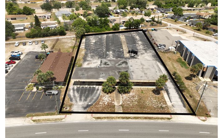 Pictures of Office, Retail, Special Purpose property located at 940 Deltona Blvd, Deltona, FL 32725 for sales - image #1