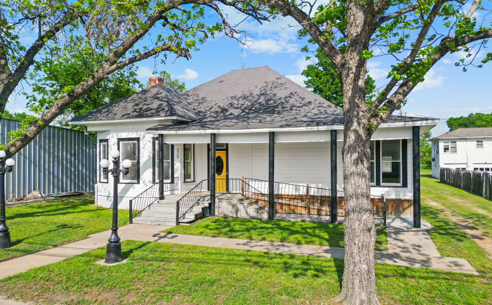 Pictures of Hospitality, Mixed Use, Retail, Special Purpose property located at 327 Robb St, Trinity, TX 75862 for sales - image #1