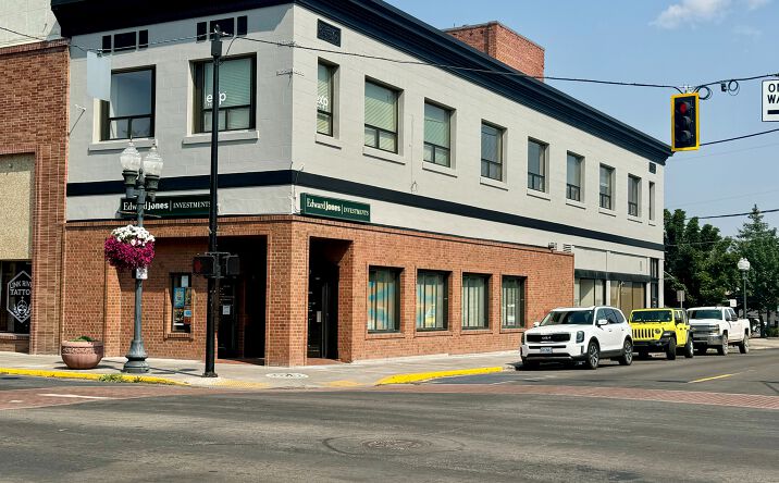 Pictures of Office, Retail property located at 700 Main St, Klamath Falls, OR 97601 for sales - image #1