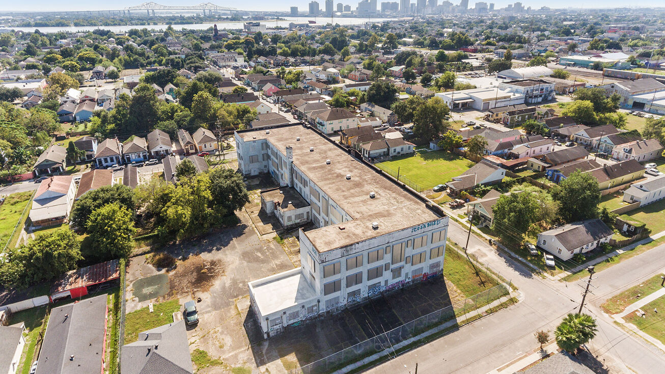 Pictures of Multifamily property located at 1301 Clouet St, New Orleans, LA 70117 for sales - image #1