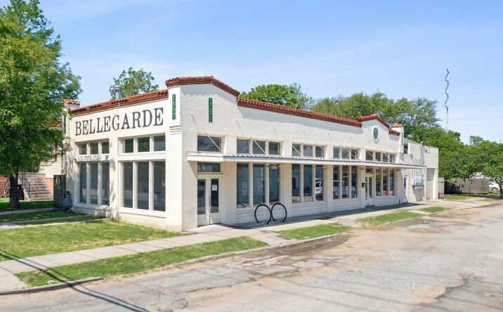 Pictures of Office, Retail property located at 8300 Apple St, New Orleans, LA 70118 for sales - image #1