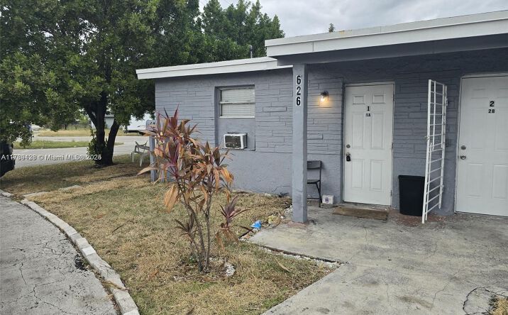 Pictures of Multifamily property located at 626 NW 22nd Rd, Fort Lauderdale, FL 33311 for sales - image #1