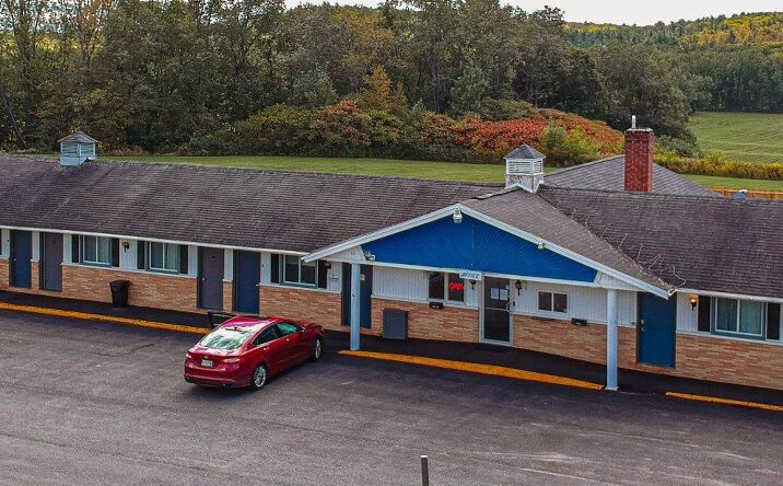 Pictures of Hospitality property located at 1040 Commercial St, Rockport, ME 04856 for sales - image #1