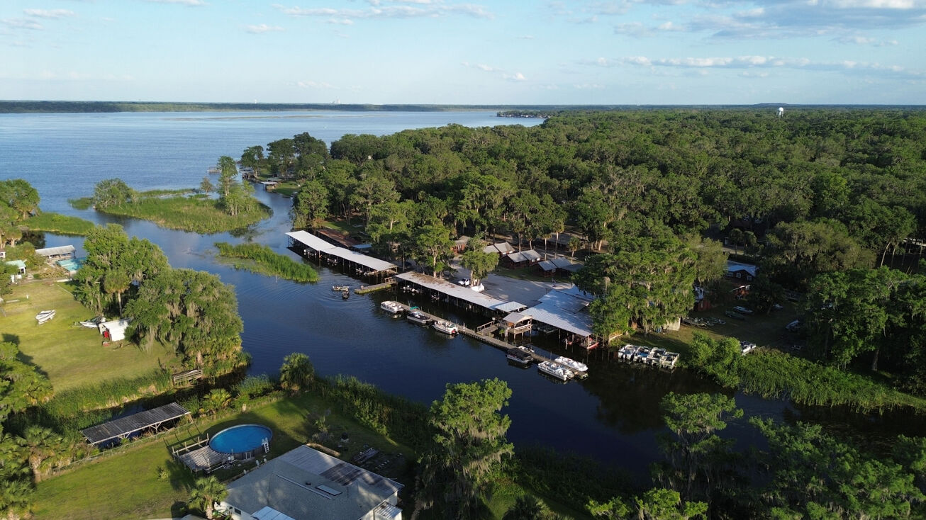Pictures of Mobile Home Park property located at 3417 Co Rd 421, Lake Panasoffkee, FL 33538 for sales - image #1