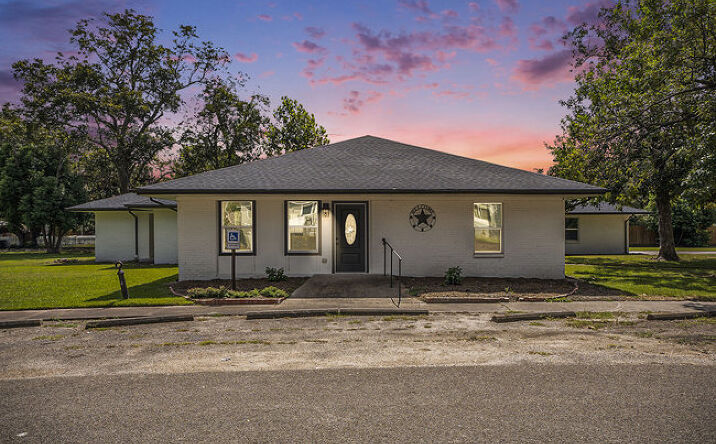 Pictures of Mixed Use, Multifamily, Office, Senior Living, Special Purpose property located at 711 W Sidnor St, Alvin, TX 77511 for sales - image #1