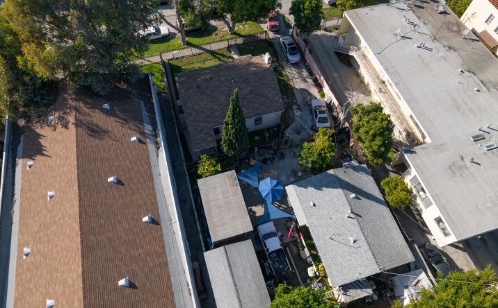 Pictures of Multifamily property located at 2924 S Orange Dr, Los Angeles, CA 90016 for sales - image #1