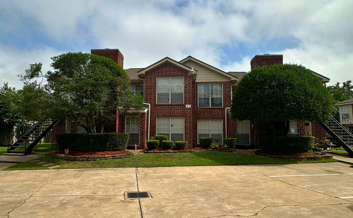 Pictures of Multifamily property located at 7120 Cole Creek Dr, Houston, TX 77092 for sales - image #1