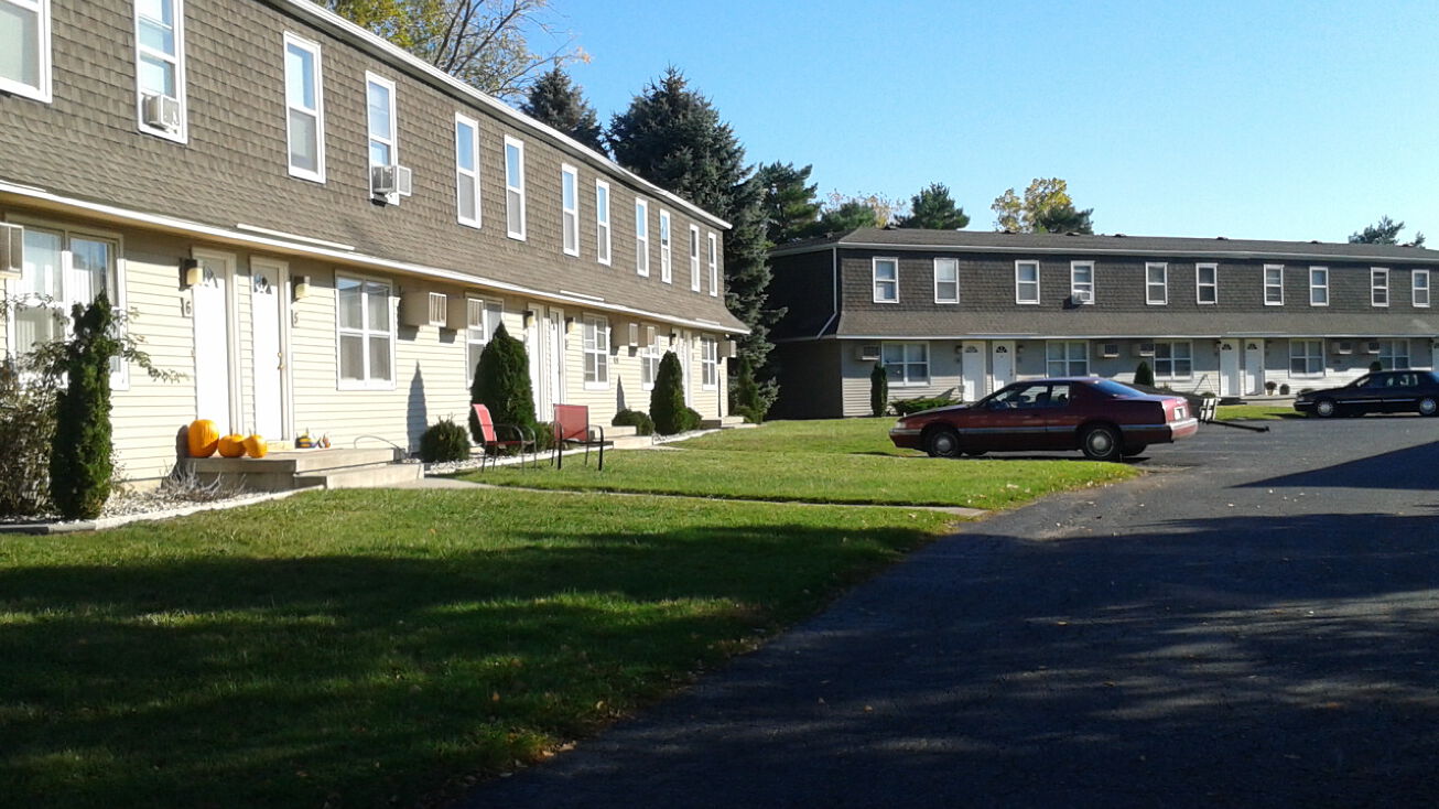 1410 Mary Ct, Alma, MI 48801