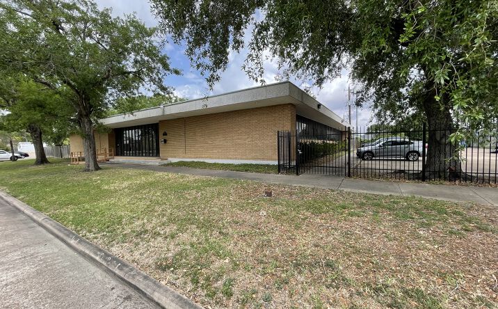 image of property at 3903 HARTSDALE DR Houston TX 77063-6403
