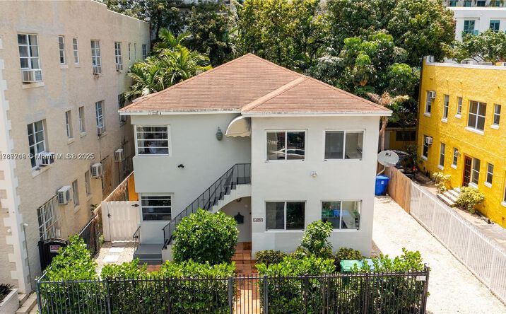 Pictures of Multifamily property located at 426 NE 26th St, Miami, FL 33137 for sales - image #1