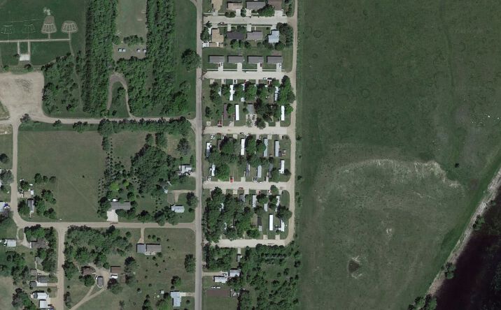 Pictures of Mobile Home Park property located at 1052 Birchwood Ln NE, Huron, SD 57350 for sales - image #1