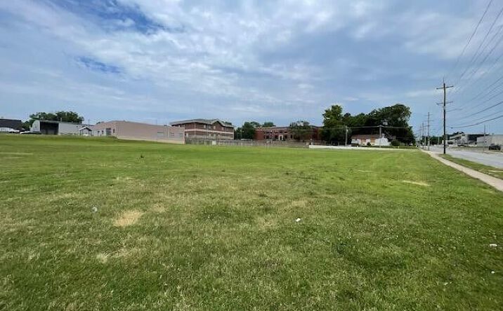 835 North Campbell Ave, Springfield, MO 65802 | Crexi.com