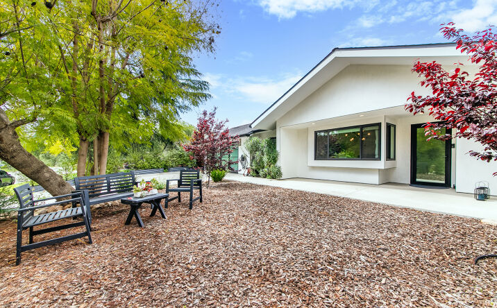 Pictures of Multifamily property located at 1865 El Monte Dr, Thousand Oaks, CA 91362 for sales - image #1