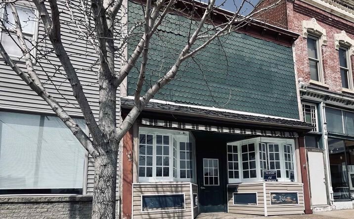 Pictures of Special Purpose property located at 208 Main Avenue, Clinton, IA 52732 for sales - image #1