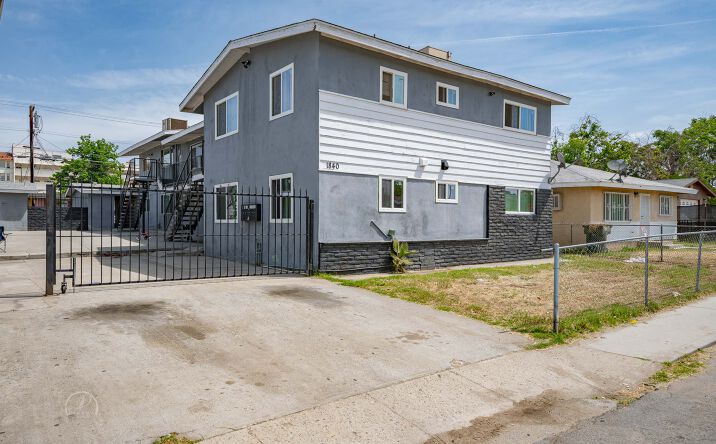 Pictures of Multifamily property located at 1880-1820 Quincy ST, Bakersfield, CA 93305 for sales - image #1