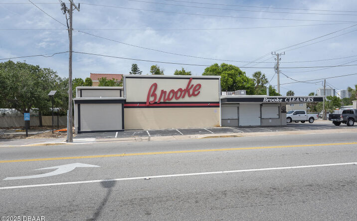 Pictures of Mixed Use, Retail, Office, Industrial property located at 133 Main Street, Daytona Beach, FL 32118 for sales - image #1