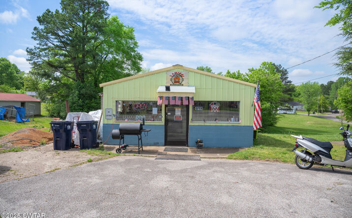 Pictures of Mixed Use, Retail, Industrial property located at 10011 TN-114, Scotts Hill, TN 38374 for sales - image #1