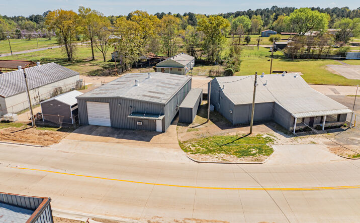 Pictures of Industrial, Retail property located at 118-120 Industrial Ave, Kilgore, TX 75662 for sales - image #1