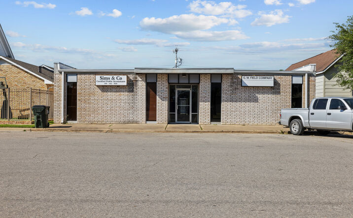 Pictures of Office property located at 251 E Hempstead St, Giddings, TX 78942 for sales - image #1